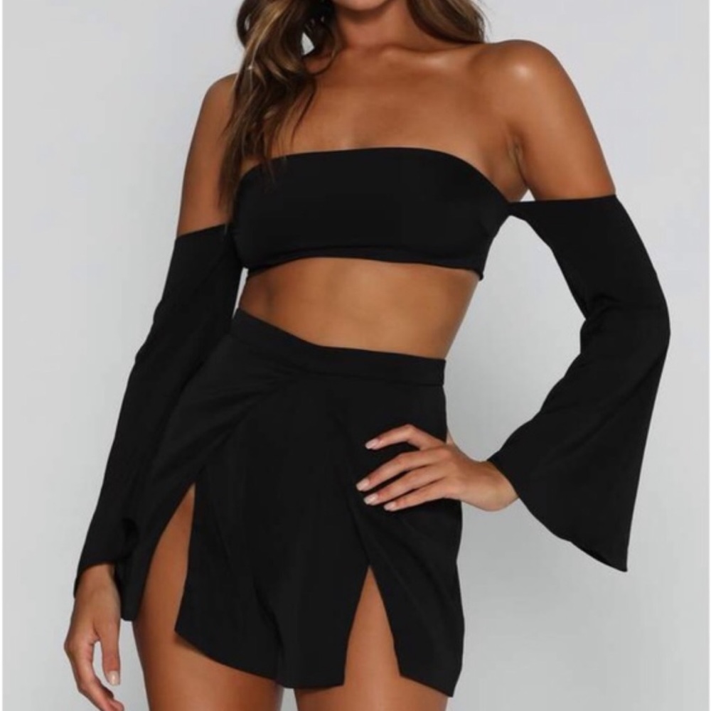 Meshki black skirt/shorts NWT